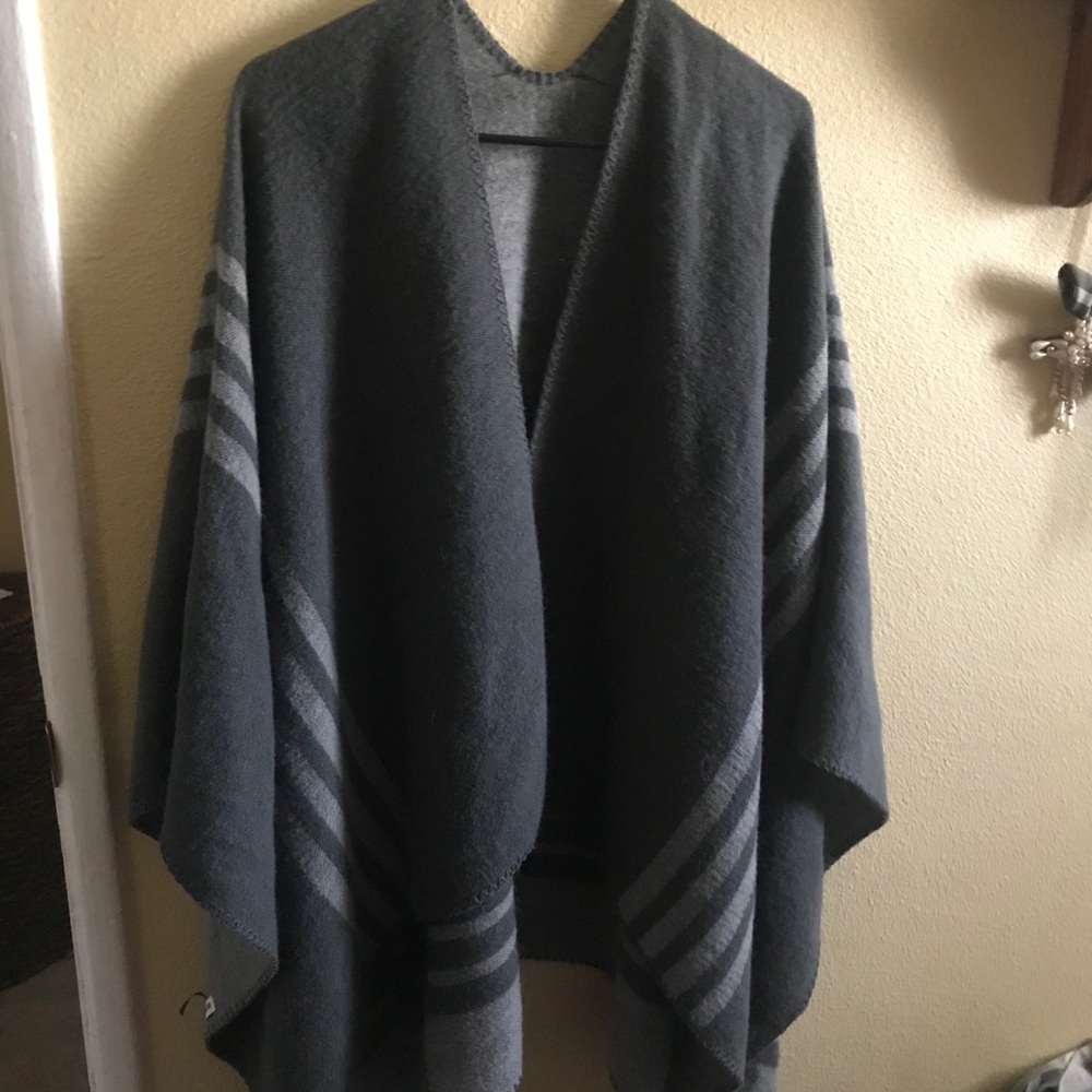 Ponchó shawls - Picture 4 of 10